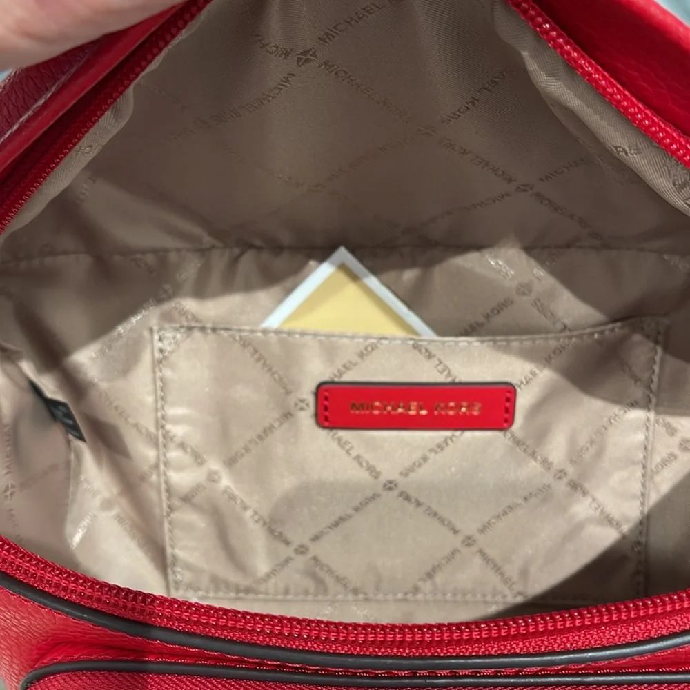 MICHAEL KORS
Maisie Large Pebbled Leather 2-in-1 Sling Pack
Bright Red
NWT - Picture 10 of 16